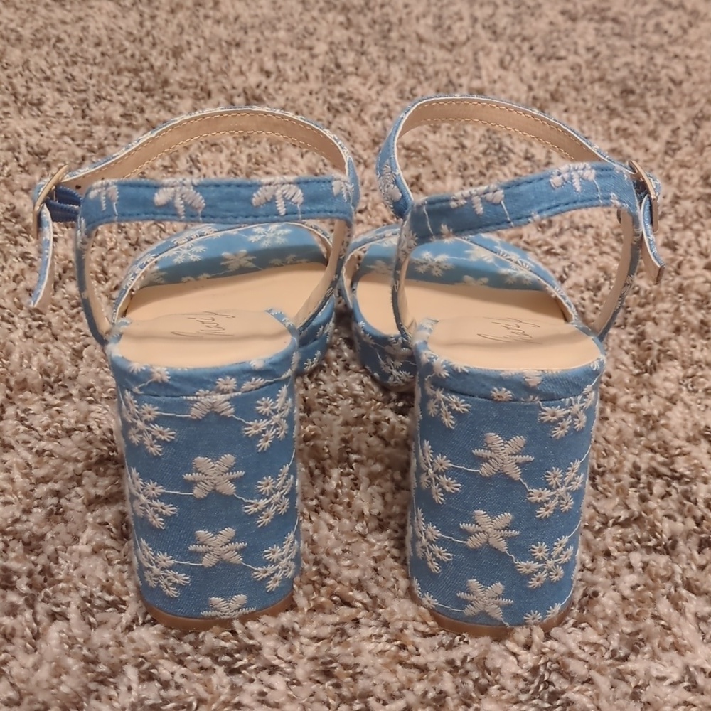 Mari A women's blue daisy print ankle strap block heeled sandals - Picture 7 of 8